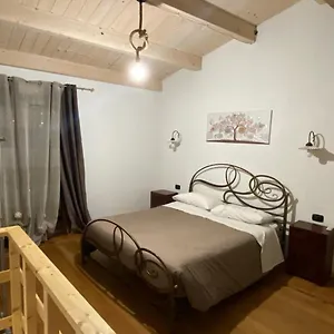 Tzia Udroni , Ossi Italia